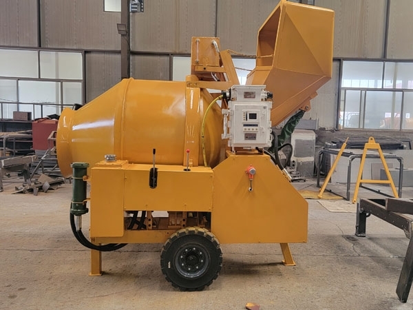 礦用濕噴臺(tái)車(chē)，礦用混凝土泵，礦用攪拌機(jī)發(fā)貨
